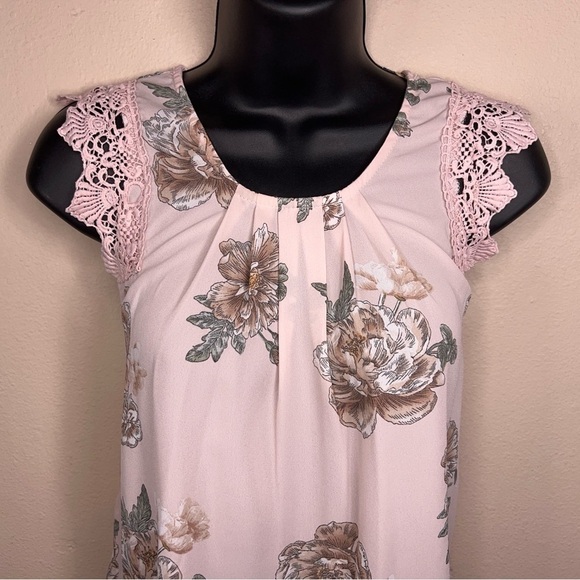 LARGE JUNIORS PINK FLORAL TOP CHARMED LACE ACCENT PASTEL - Picture 4 of 12
